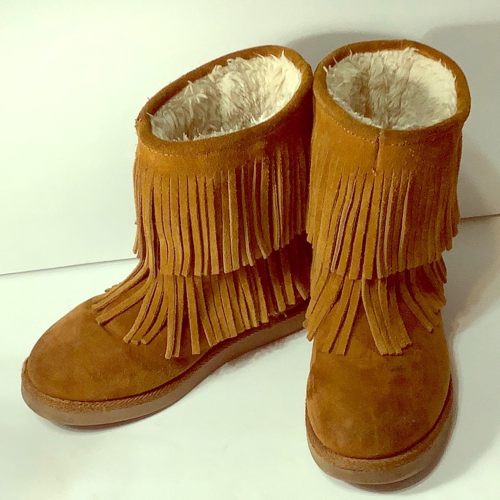 Kids size 1, faux brown suede boots faux -> UGGs,